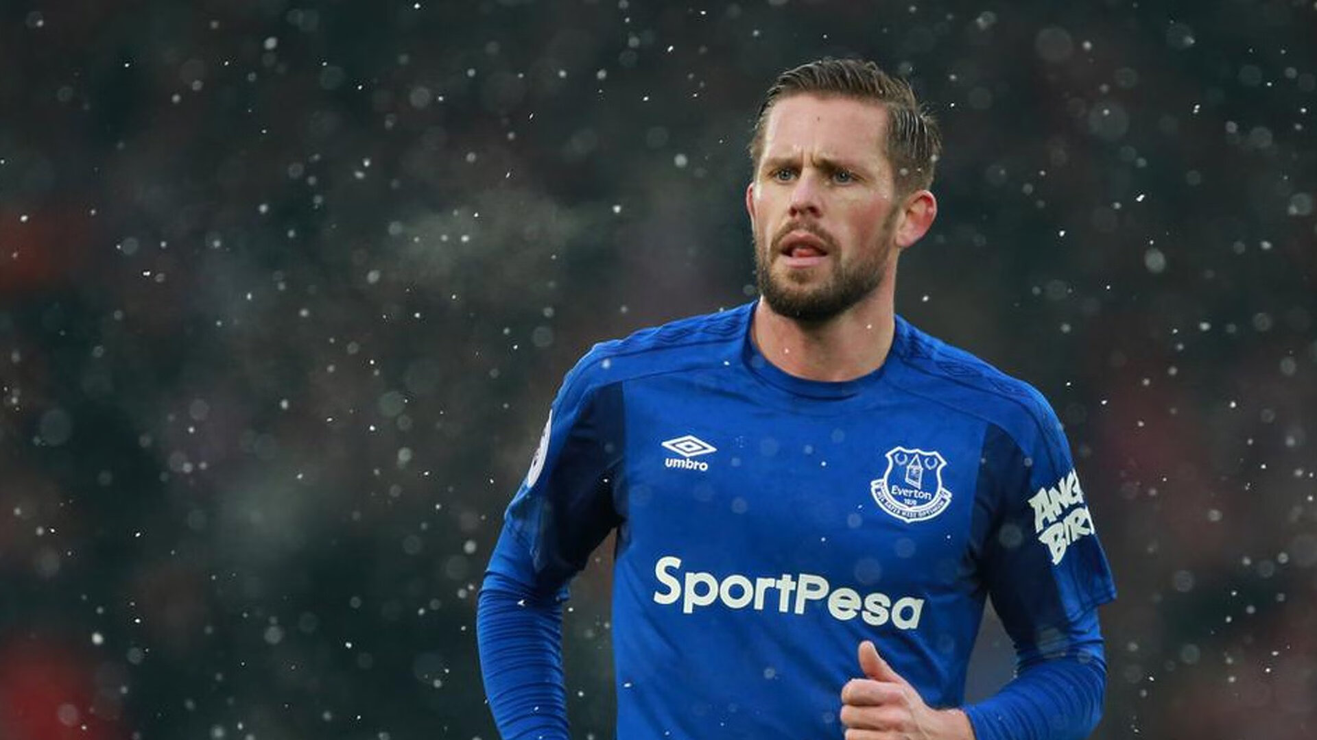 世界环保主题骑行日 骑友沿途清理道路垃圾